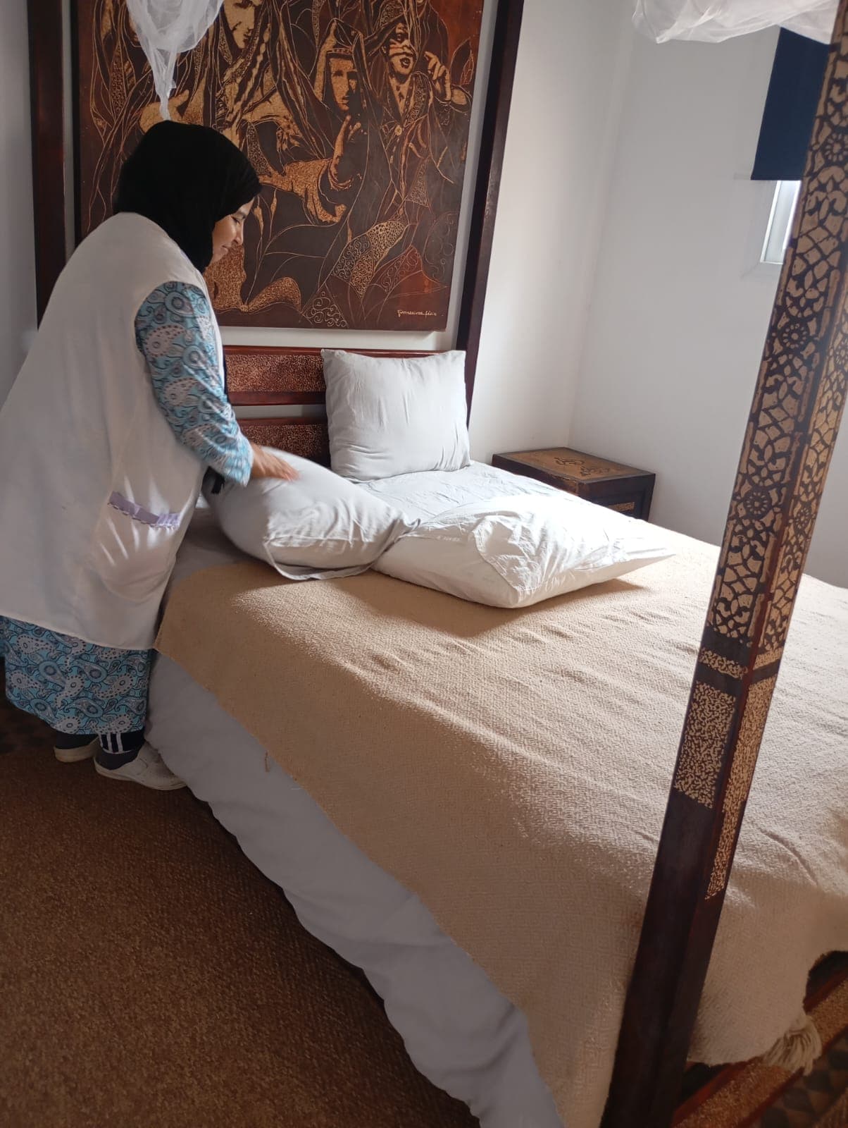 Aïcha is our assistant. Always on hand to make your stay run smoothly, with a warm smile and an eye for the little details.