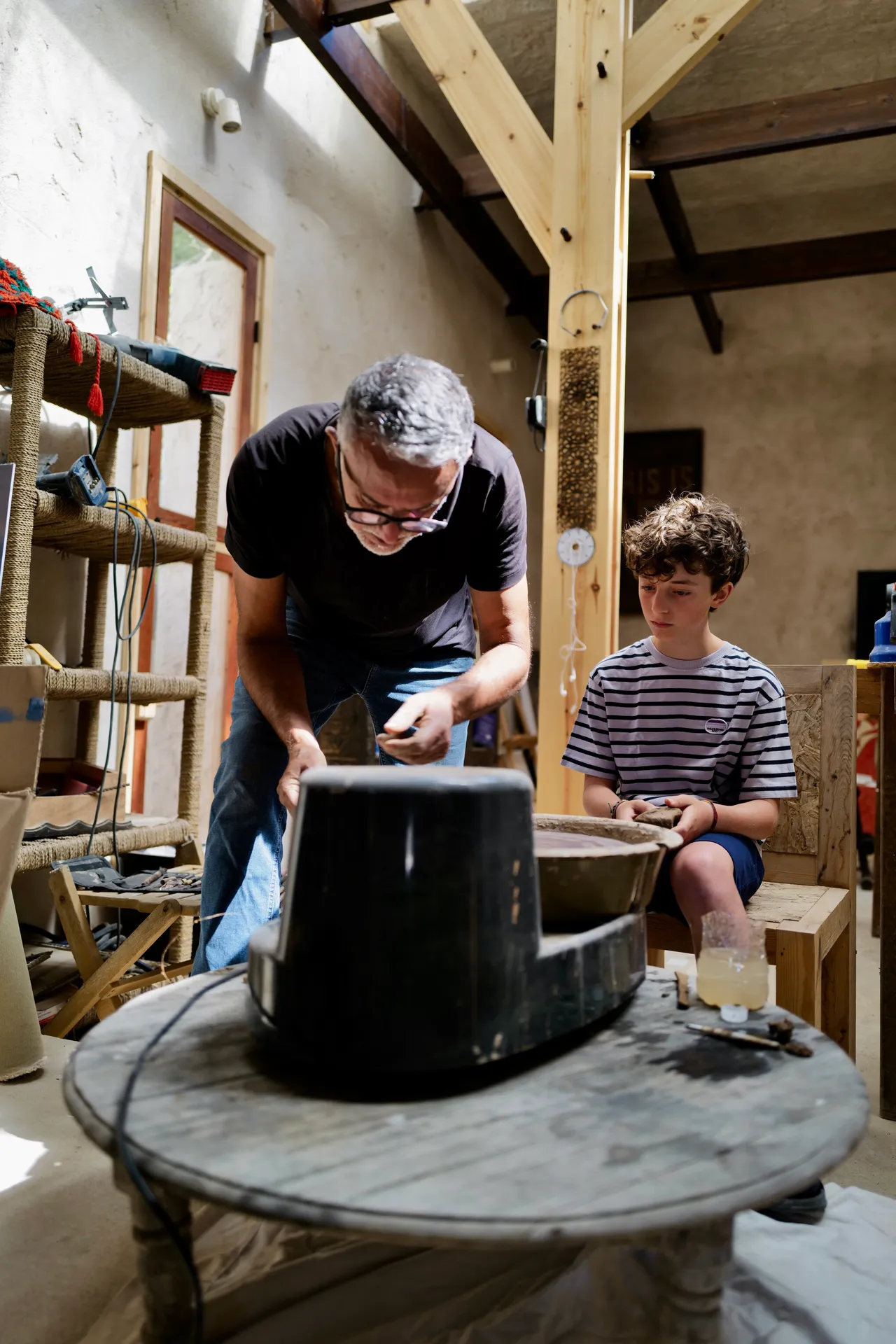 Farid dans son atelier